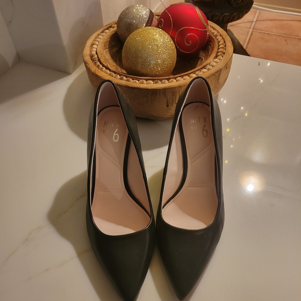 Mix No. 6 Black Pointed Heels